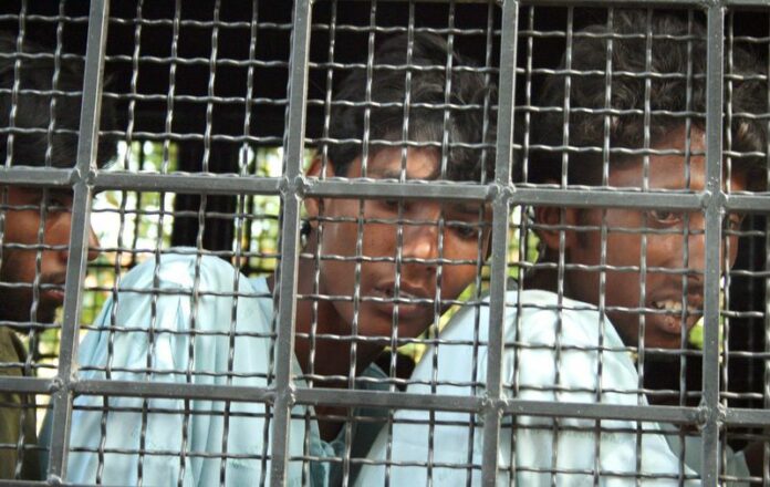 Rohingya migrants in a prison truck as they are transported to a detention facility in Ranong, Thailand, 29 January 2009. A Rohingya woman died after being found in a convoy containing nearly 100 people being smuggled into Thailand, police said Monday. EPA/STR<br />