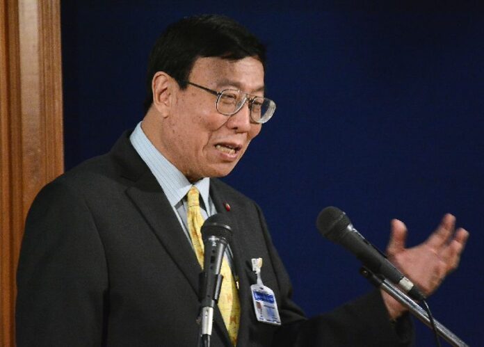 NLA chairman Pornpetch Wichitcholchai speaking to reporters on 12 Jan 2015.