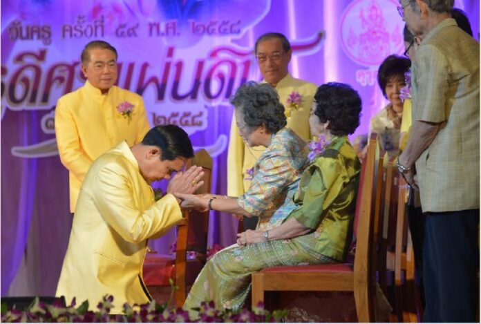 Prime Minister and junta chairman Gen. Prayuth Chan-ocha reunited his high school teachers at the National Teacher's Day ceremony in Bangkok, 16 January 2015.