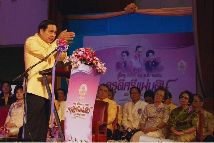 Prime Minister and junta chairman Gen. Prayuth Chan-ocha reunited his high school teachers at the National Teacher's Day ceremony in Bangkok, 16 January 2015.<br />