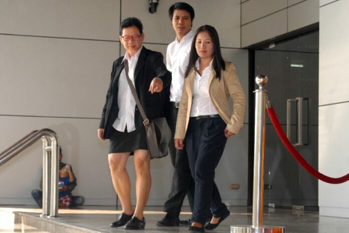 Phakkapon Santalunai (R) arriving at court this morning, where she was sentenced to 3 years in prison for filing a false rape charge against a former Cabinet minister.