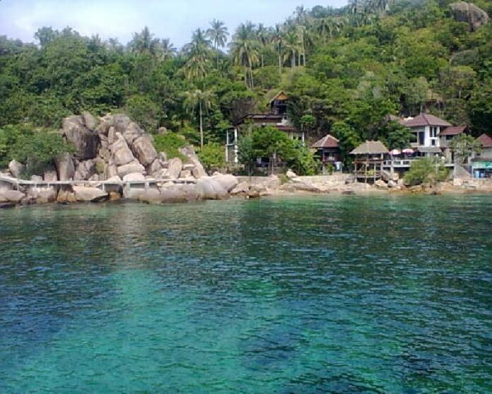 A photo of Haat Sai Ri Beach on Koh Tao posted on what appears to be Christina Annesley's twitter account, two days before she was found dead in her bungalow on Koh Tao. https://twitter.com/chrstinadarling