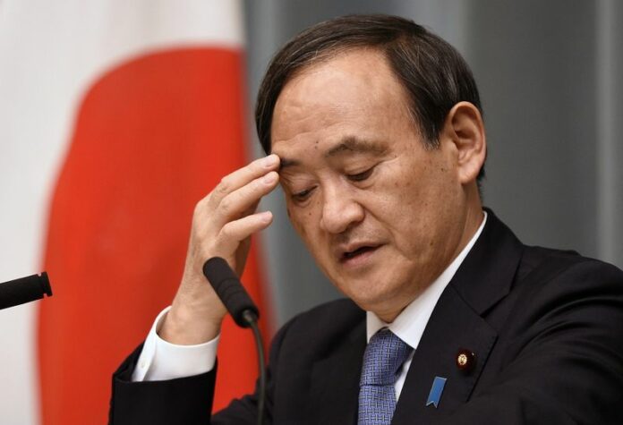 <br />
Japanese Chief Cabinet Secretary Yoshihide Suga during a press conference at the prime minister's official residence in Tokyo, Japan, 23 January 2015. The mother of one of the Japanese men held by the Islamic State militant group implored the captors to release her son as a 72-hour deadline for paying a ransom approached. EPA/FRANCK ROBICHON