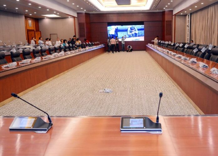 A 27 million baht sound system was installed into the Cabinet room in the Government House in September 2014.