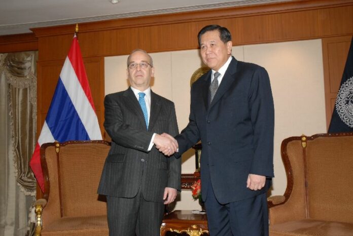 Assistant Secretary of State for Asia-Pacific affairs Daniel Russel meeting with Thai Minister of Foreign Affairs, Gen. Thanasak Patimaprakorn, on 26 Jan 2015.<br />