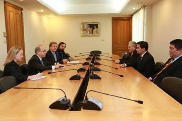 US Assistant Secretary of State for Asia-Pacific affairs, Daniel Russel, and US Charge d'Affaires to Thailand, W. Patrick Murphy, visited Democrat Party leaders at the party's headquarters in Bangkok, 26 Jan 2015.<br />