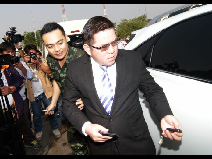 Singhtong Buachum, a lawyer and former Pheu Thai MP, reporting for "attitude adjustment" at a military unit in Bangkok, 27 January 2015.<br />