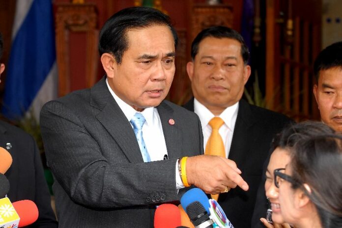 Gen. Prayuth Chan-ocha speaking to reporters on 28 Jan 2015.
