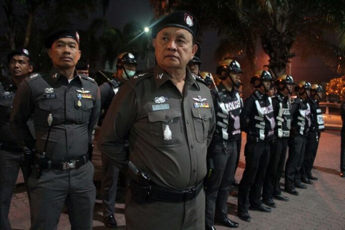 Chonburi police prepare to raid 15 targets following an unusually high number of crimes in the province, 30 Jan 2015.