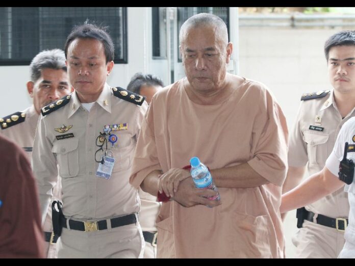 Former commander of Thailand's Central Investigation Bureau Pol.Lt.Gen. Pongpat Chayapan at court on 30 Jan 2015.<br />