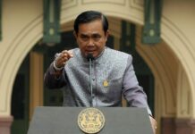 Prayuth Asks Thais to Stop 'Whining' to Foreign Nations