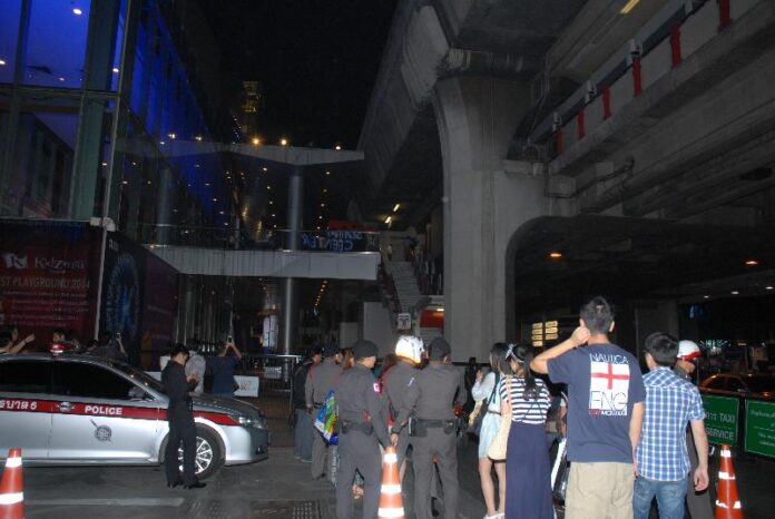 Police in front of Siam Paragon after 2 IEDs exploded in front of the mall on 1 Feb 2015.