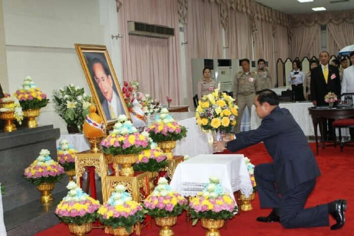 Junta leader and PM Prayuth Chan-ocha wishing HM the King a speedy recovery on 6 October 2014.<br />