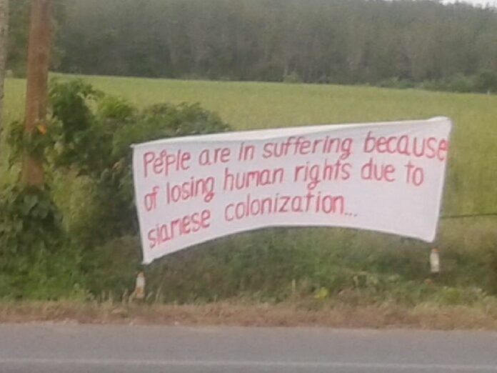 Several banners were spotted in Pattani, Narathiwat, and Yala on 5 Feb 2015.