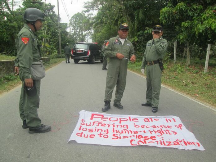 Several banners were spotted in Pattani, Narathiwat, and Yala on 5 Feb 2015.<br />