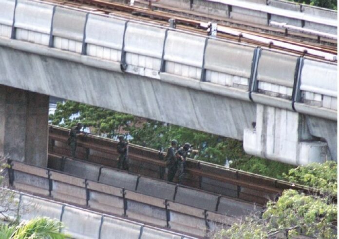 A screencap of the video footage that shows soldiers firing into Wat Pathumwanararm Temple, where six people were killed, on 19 May 2010<br />