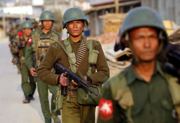 Myanmar military troops march in northern Shan State, Myanmar, 16 February 2015. Four people including a journalist and local aid worker were injured as rebels attacked a Red Cross vehicle carrying wounded in north-eastern Myanmar, state media reports Sunday. EPA/LYNN BO BO<br />