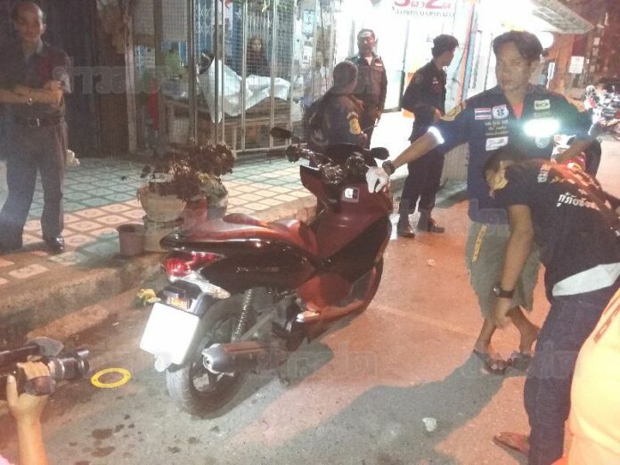 The scene where two teenagers were shot by suspected members of a rival gang in Ang Thong province, 21 Feb 2015.<br />
