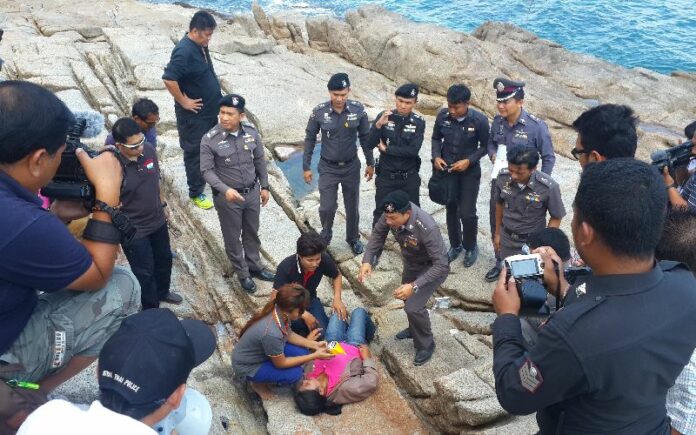 Police escorted 3 Burmese suspects to re-enact their allege murder at the crime scene on Koh Samui, 24 Feb 2015.<br />