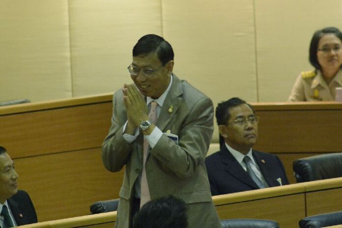 Pornpetch Wichitcholchai thanks NLA members for voting him as the NLA chairman, 8 August 2014.