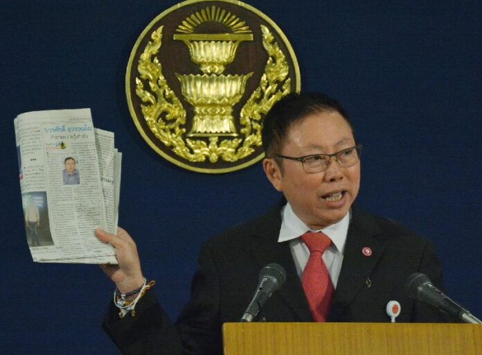 Bowornsak Uwanno holding a copy of Matichon newspaper in a press conference on 2 March, 2015. <br />