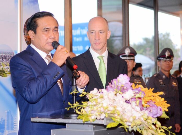 Gen. Prayuth Chan-ocha and UK Ambassador Mark Kent speaking at the Construction Sector Transparency Initiative event in Bangkok on 6 March 2015. <br />