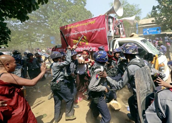 Police arrest a student protester at the protest site in Letpadan, Bago division, Myanmar, on March 10, 2015. EPA/NYEIN CHAN NAING<br />