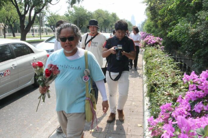 Pansak Srithep was allowed to continue his walk in Bangkok on 15 March, 2015.<br />