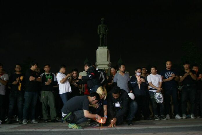 A vigil for Naret Rojanaboonsongsri in Lumpini Park, Bangkok, 17 March 2015.<br />