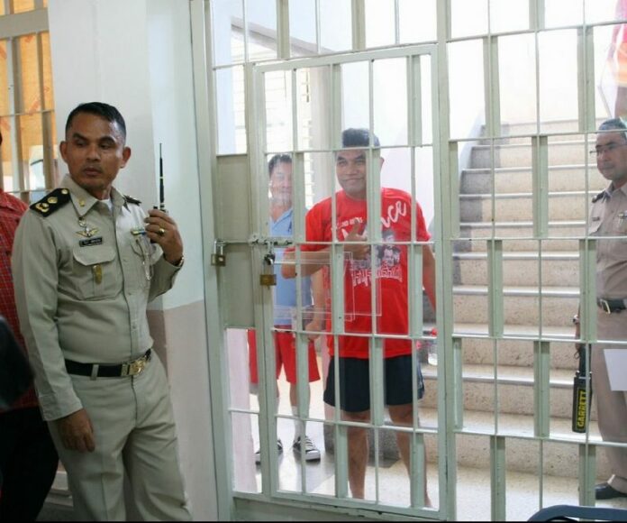 Redshirt leader Yosawarit Chooklom greets to a group of visitors at Laksi Special Prison in Bangkok, 24 August 2012.