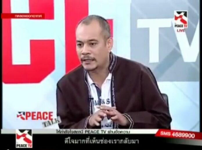Core Redshirt leader Nattawut Saikua speaking on Peace TV in Sept 2014.