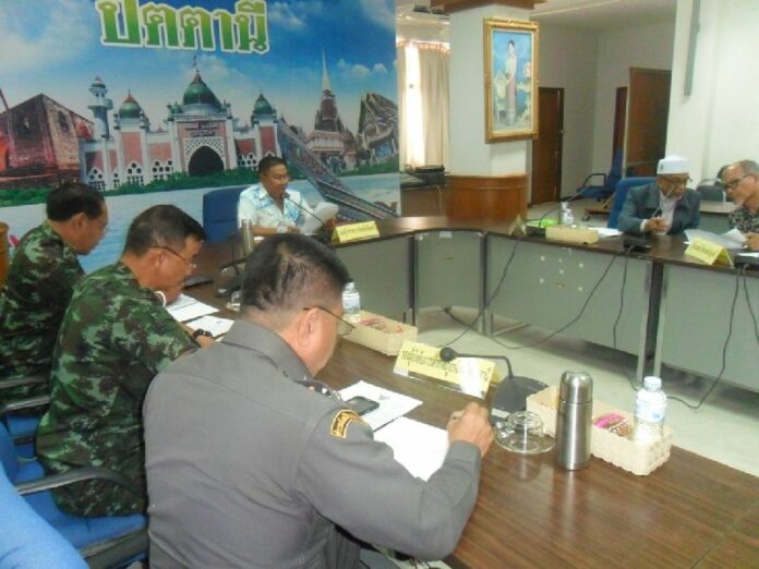 Inquiry panel meeting about the deaths of four men during a military raid in Pattani, 29 March 2015.