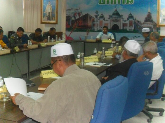 Inquiry panel meeting about the deaths of four men during a military raid in Pattani, 29 March 2015.<br />