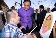 Govt Officials to Help Prayuth With Press Briefings