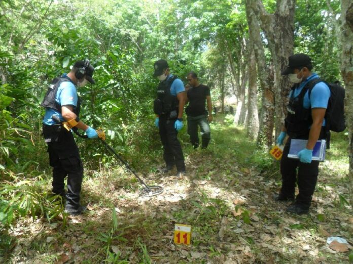 Police search for evidence at To Chud village in Pattani province on 26 March 2015