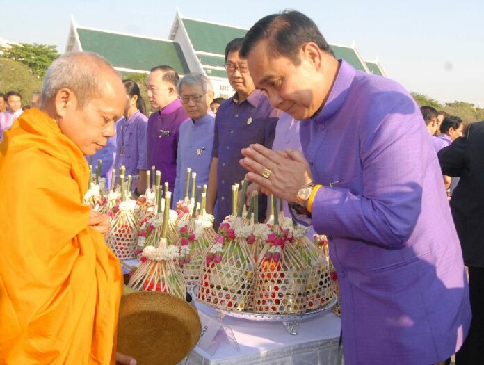Thai junta chairman Gen. Prayuth attending a celebration for Princess Sirindhorn's 60th birthday at Sanam Luang in Bangkok, 2 April 2015.<br />