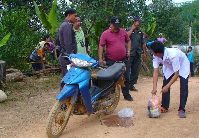 The scene where a Burmese man was shot and killed while riding a motorcycle in Chumpon province, 2 April 2015.