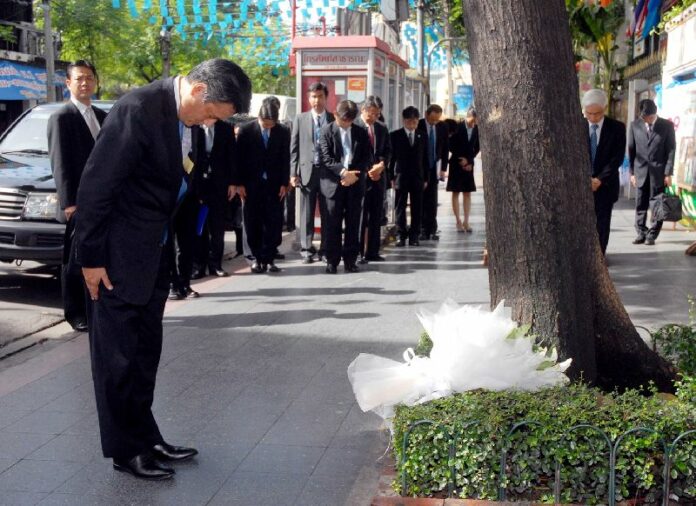 Japanese Minister of Foreign Affairs Katsuya Okada lays flowers at the spot where Japanese journalist Hiroyuki Muramoto was shot dead during the clashes, 23 April 2010