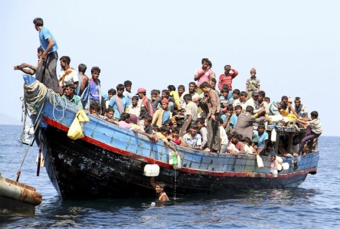 Rohingya refugees from Myanmar gather on a boat as they are rescued by Thai Navy officers before going to Malaysia, at the Andaman coast, Phuket, southern Thailand, 29 January 2013. Indonesia's national rights commission said Tuesday it was investigating allegations that hundreds of people, mostly from Myanmar, are forced to work on fishing boats with little or no pay. EPA/YONGYOT PRUKSARAK<br />