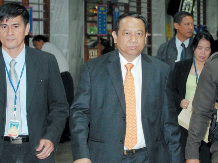 File photo of former chief of the Division of Special Investigation (DSI) Tharit Pengdith.