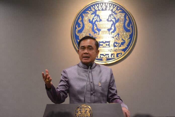 Gen. Prayuth Chan-ocha signed a draft of the Control of Begging Act on 29 April 2015.<br />