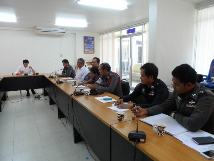 Police meet to discuss the 10 April car bomb on Koh Samui in Surat Thani, 21 April 2015.