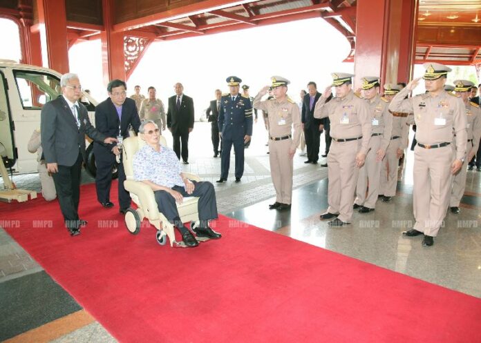 King Bhumibol arriving at the Royal Thai Navy's auditorium building in Bangkok, 24 April 2015.<br />
<br />