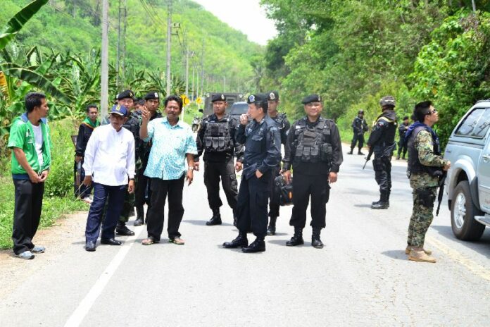 Security officers inspect the site of a roadside bomb in Yala province, 25 April 2015.