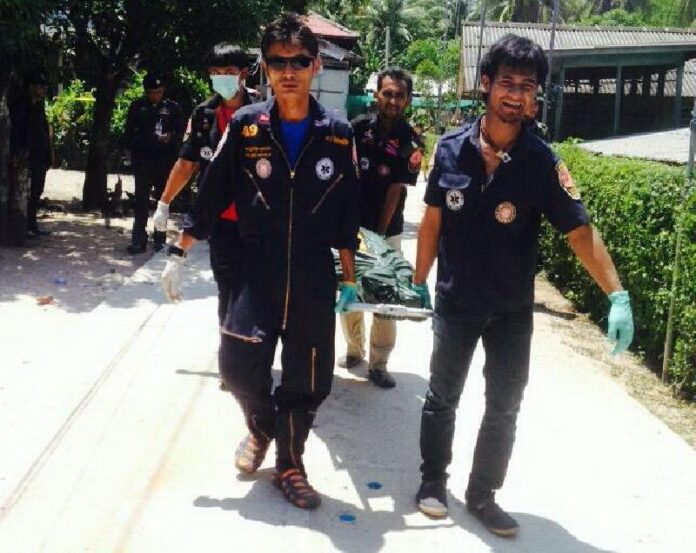 Rescue workers carry dead body of Mahamasu Jeha, 30, from the crime scene in Pattani, 2 May 2015. <br />
