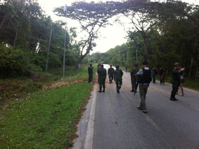 Security officers investigate the site of a roadside bomb in Narathiwat on 3 May 2015 that did not cause any deaths or injuries.