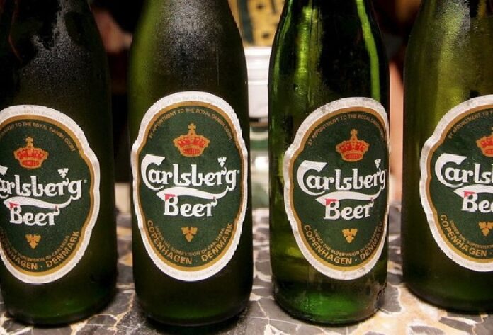 A file photo dated 16 February 2006 of Danish Carlsberg beer bottles at a bar in Jakarta, Indonesia. EPA/WEDA<br />
