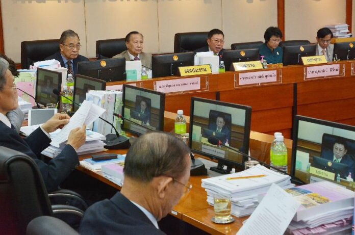 The Constitutional Drafting Committee (CDC) decided to endorse a referendum during a meeting on 13 May 2015.<br />