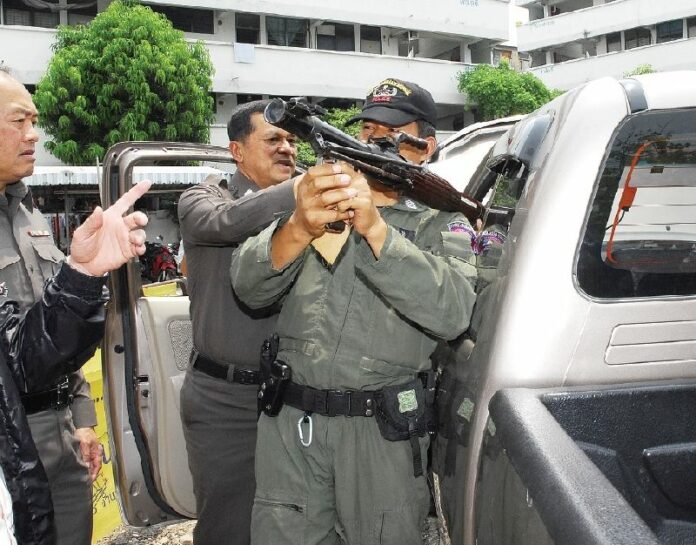A police officer shoulders an unarmed RPG during a ballistic test at Ministry of Defense, 21 March 2010.