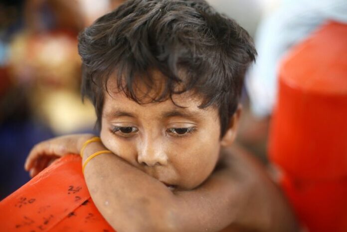 A Rohingya boy looks on at a temporary shelter in Kuala Langsa, Aceh, Indonesia, 17 May 2015.EPA/HOTLI SIMANJUNTAK<br />